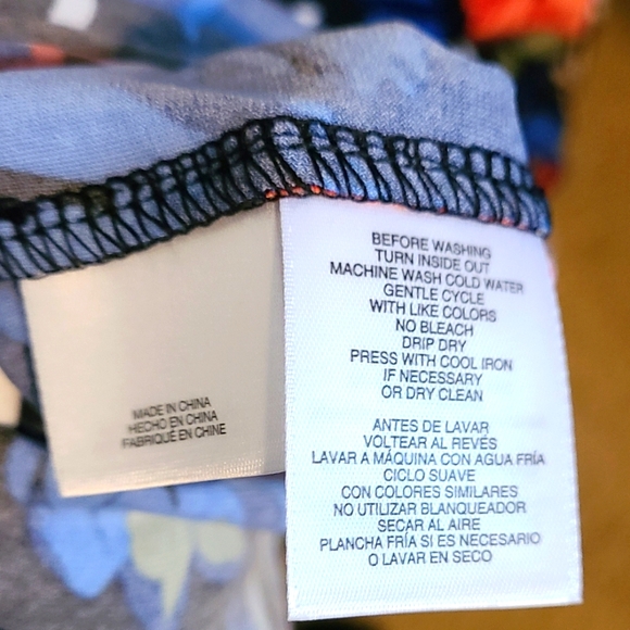 Anne Klein tulip sleeve top - Picture 5 of 7